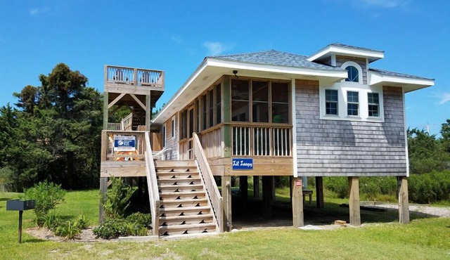 Lil’ Loopy: One bedroom home perfect for a couple's retreat.