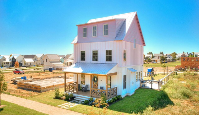 Lila House
