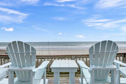 Livin' On A Prayer - Charming 3 bedroom oceanfront cottage