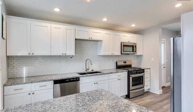 Location, Location - 2BR/1BA-Steps from Frankfort