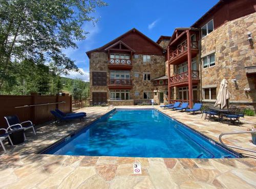 Lorian 4 TRUE Ski-In Ski-Out Resort Condo 4Bd 3.5Ba - Sleeps 12