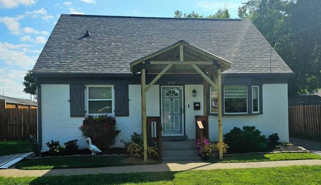 Louisville Charmer | Pet Friendly, Fenced Yard & Deck