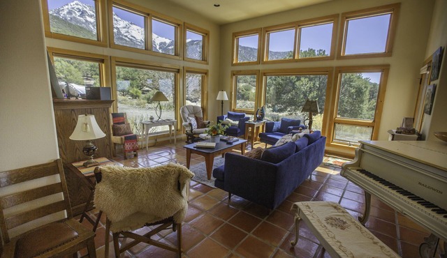 Lovely Home in Crestone - Great Views!
