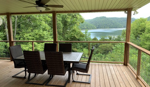 Lovely Lake Front Getaway