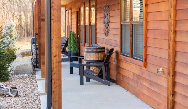 Luxe Country Lodge | Fire Pit & Acreage