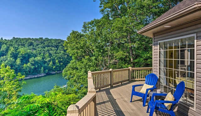 Luxe Lake Cumberland Retreat w/Decks on 1 Acre!