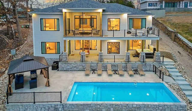 Luxury 5 Star, Pool, Pickleball, Hot Tub, Man Cave!