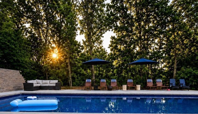 Luxury Bourbon Trail Retreat Heated Pool Theater Golf Simulator .