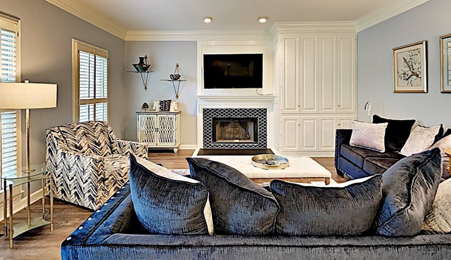 Luxury Exec Retreat 30+ Day Stay King Suite Near Downtown, Hospitals & Airport