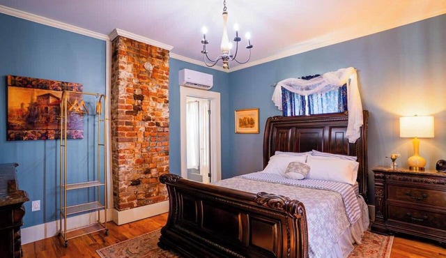 Luxury Historic Suite with Private Indoor Sauna & En-Suite