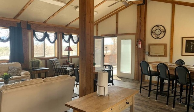 MARYSVALE UT-Charming 3Bed/2Bath Cabin 1400 sq ft TOP FLOOR on OHV Paiute Trail