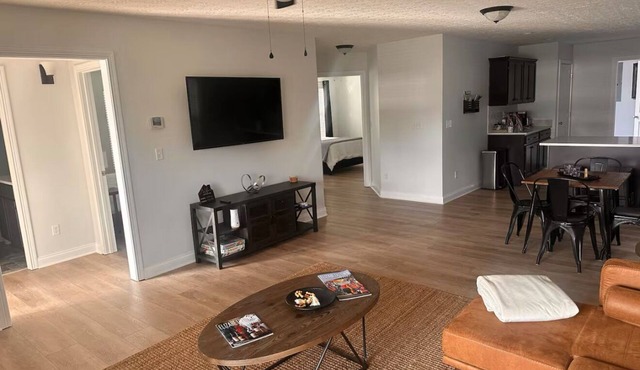 Modern 3 bedroom house with AC in charming Elizabethtown with free Ev charging