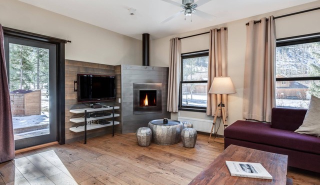 Modern Chalet at base of ski lift in Taos Ski Valley