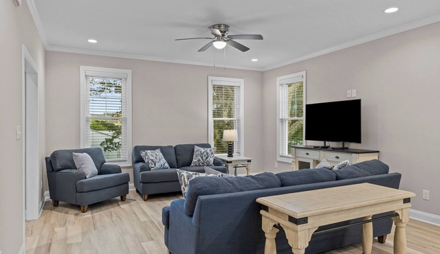Modern townhome near the beach with fast WiFi, balcony, central AC & private W/D