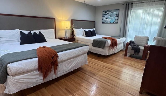MONTHLY STAYS-One-of-a-Kind Vast Colonial Estate in Germantown- 8 King Beds