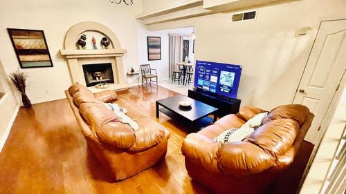 My Charming Home, Cozy, in the Heart of West Side