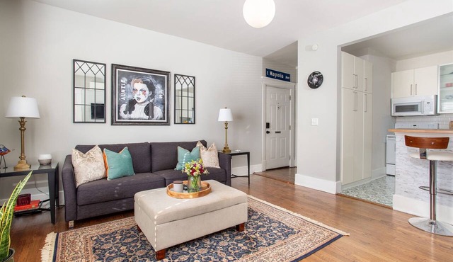 Near Belmont & VUMC · 1BR Sleeps 4 · 1920s Condo