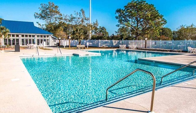 New Bern Escape! 2BD + Loft Townhome w/Kitchen