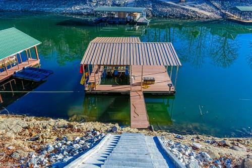 New Lake Home Sleeps 14 Private Dock Deck Grill