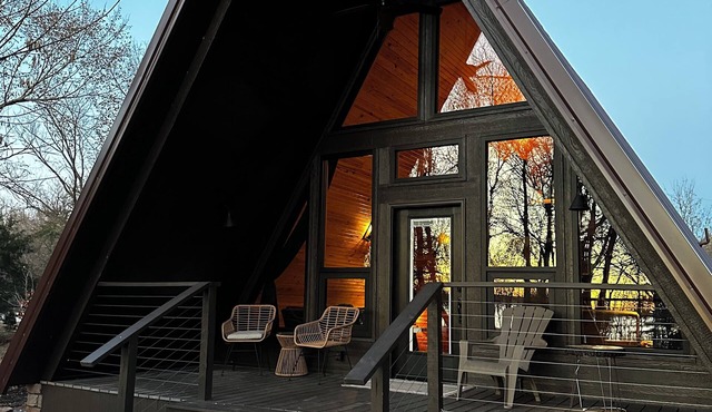 NEW! Romantic Adults only secluded Aframe on Grand Lake O’Cherokees. Lake front.