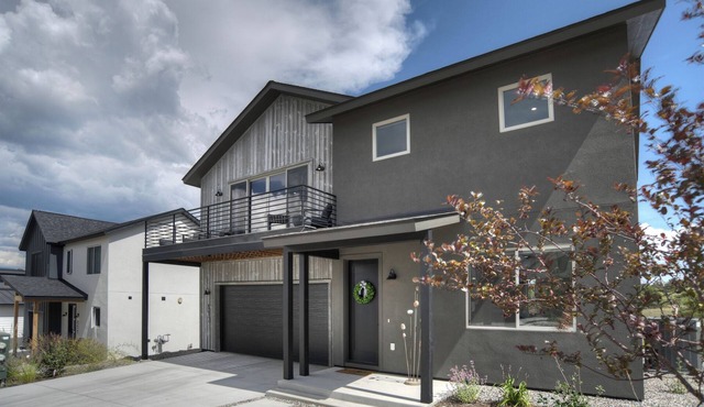 New! The Grand View | Exec 30+ Near Town, Hospital - Deck, Views, Garage