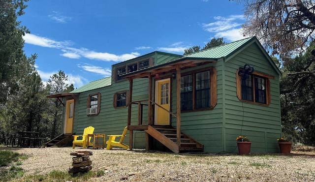 Newly remodeled cabin across from Mesa Verde National Park