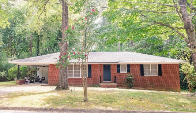 Newly renovated, comfy & artsy! 1mi to Square, 2mi to Campus in old Oxford