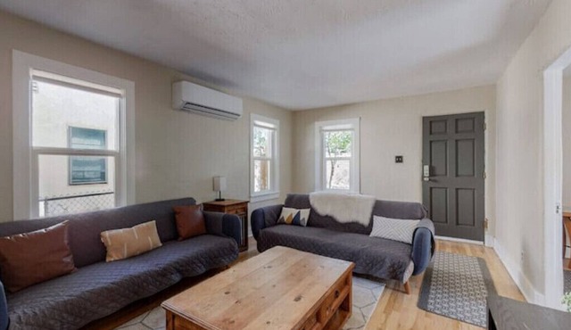Nob Hill/UNM Luxury 3 Bedroom House w/King Beds
