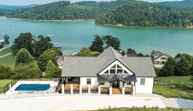 Norris Lake Home with Heated Saltwater Pool and Hot Tub in Deerfield