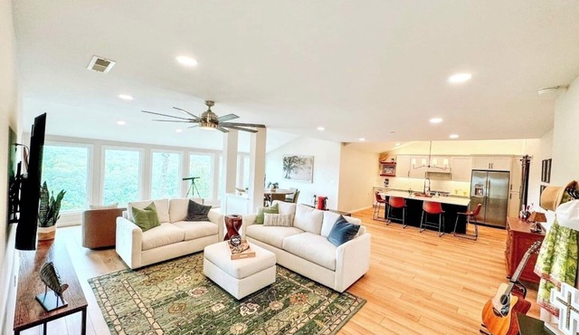Oasis at the Lake with Stunning View of Lake Cumberland, Woodson Bend Resort.