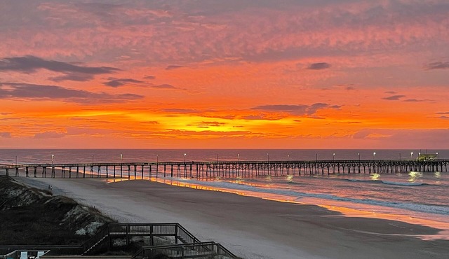 Oceanfront Family Retreat/Pool, Hot Tub, Elevator, Well stocked kitchen