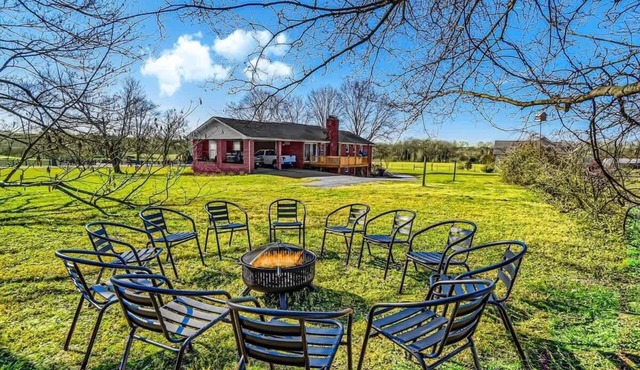 Old Rustic Farmhouse | Game Rm, Fire Pit, BBQ!