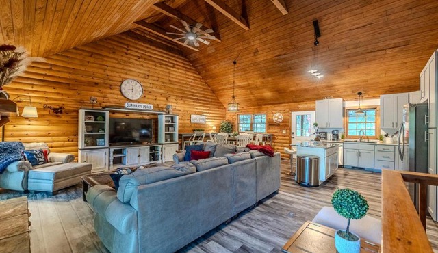 Osage Beach Cabin with Private Dock and Lily Pad