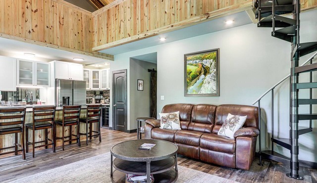 Ozark Barndo Near Bella Vista: Bike, Float & Grill