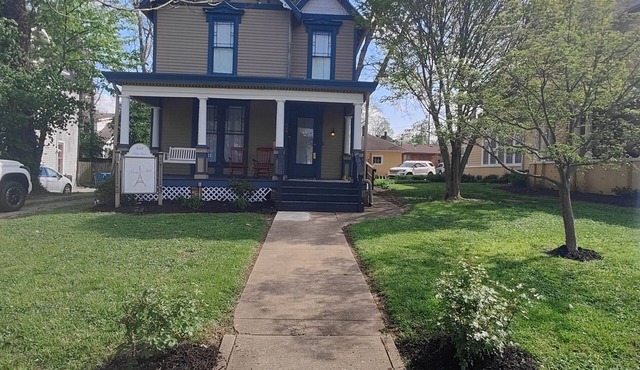 Parris on Main - Perfect for downtown Shelbyville, Bourbon Trail, and the Derby