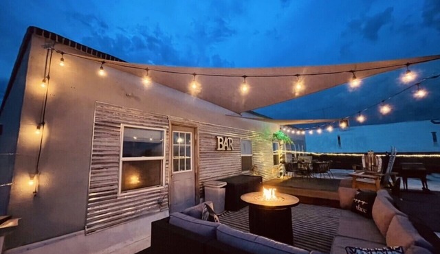 Penthouse Suite With Roof Top Patio!
