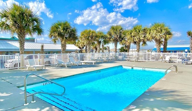 Pet-friendly, 3 Blocks to Beach, Pool, #206
