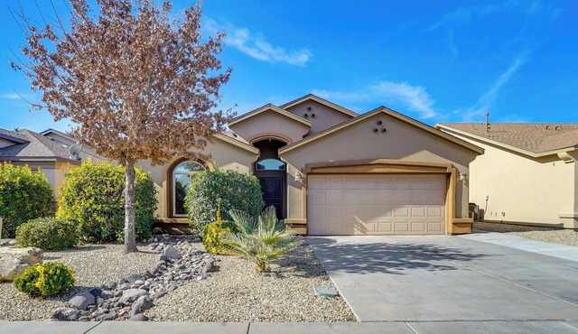 Pet-Friendly Getaway w/Mtn Views in Las Cruces!