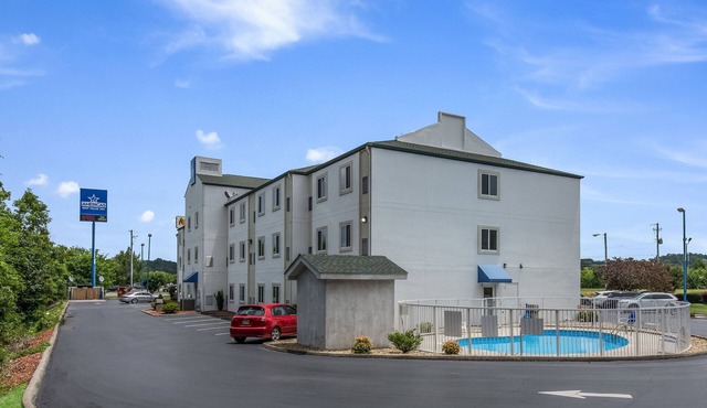 Pet-Friendly Knoxville Stay | Great Location | Pets Allowed, Free Parking