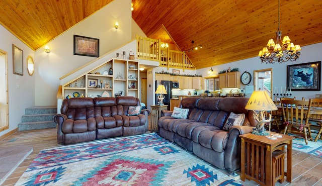 Pets | Fireplace | Large Deck | Casa Arriba
