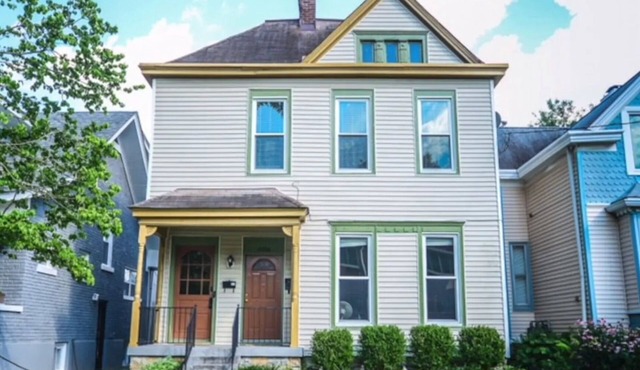 Pop art apartment in old Victorian steps from Bardstown Road.