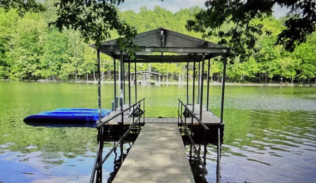 Private Dock and Slip with Charming 3-bedroom home on Lake Barkley/Kentucky Lake