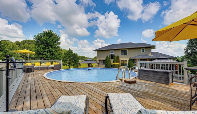 Private Getaway! Massive Springfield Area Home