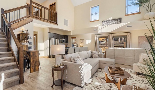 Private Hot Tub Cabin at Tall Timbers, Water View, Bunk Room, Community Pools & Free Ticket