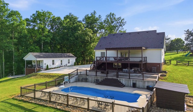 Private Pool Estate, Sleeps 20, Guest House, Creek