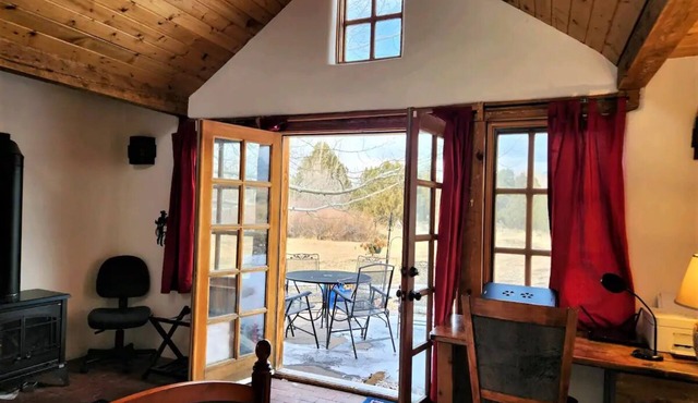 Rainbow Casita - A Classic Taos Adobe Home