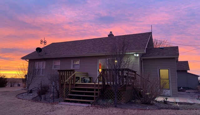 Ranch House- peaceful prairie escape