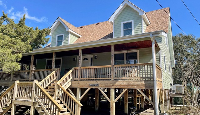 Recovery Room: Pet friendly, spacious home, screened porch and deck.