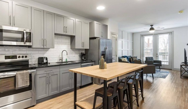 Relax & Unwind—Stylish Stay in Cincy’s Heart