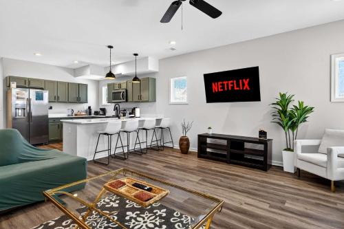 Relaxing home with backyard near parks and dining